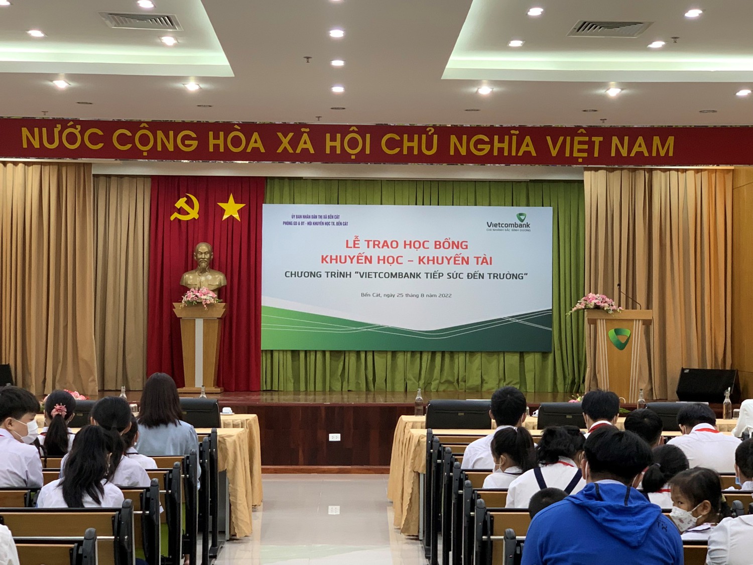 Hình ảnh buổi lễ trao học bổng, năm học 2022-2023