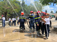 TẬP HUẤN PHÒNG CHÁY CHỮA CHÁY TRONG TRƯỜNG THCS THỚI HÒA